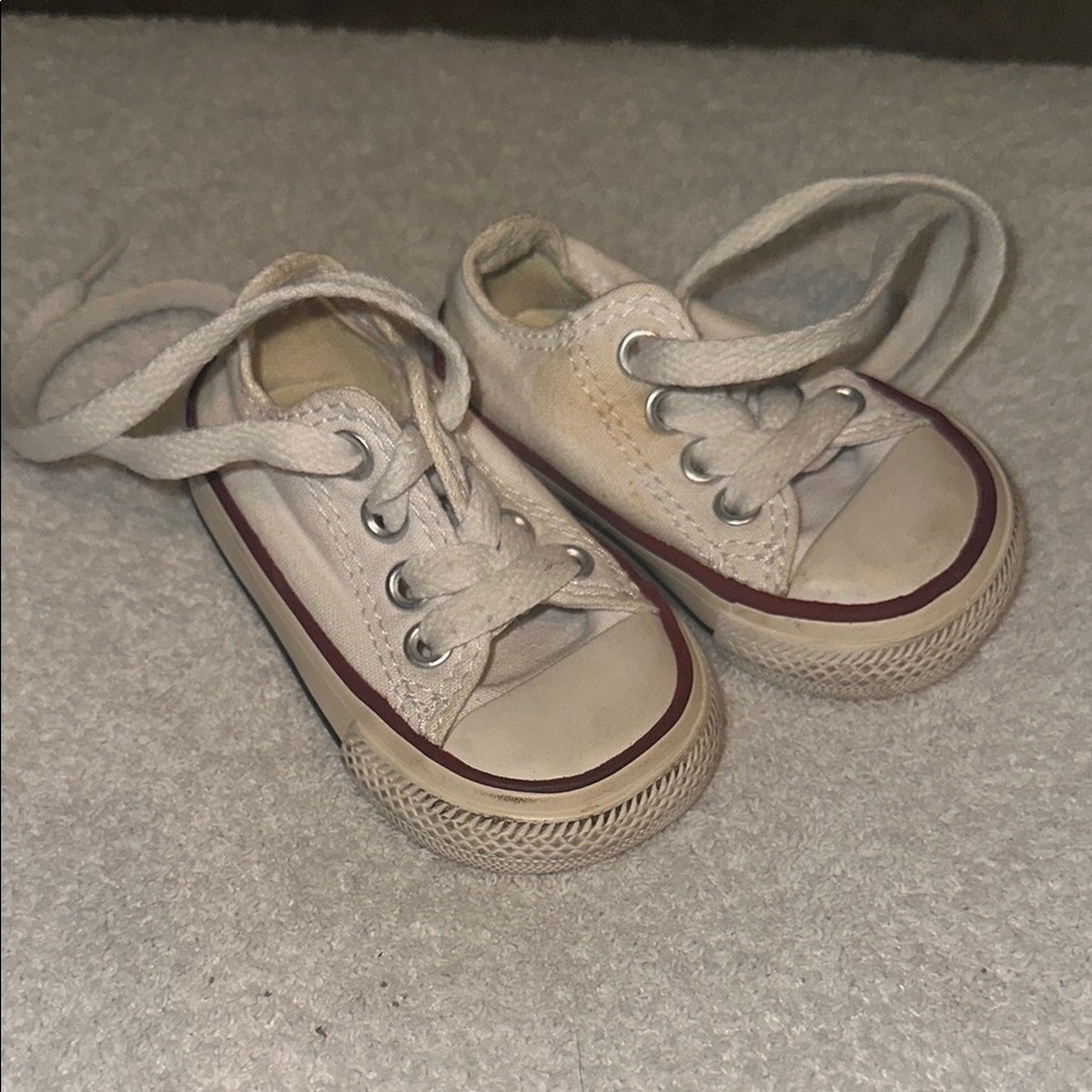 Converse White and Red Canvas Sneakers Low-Top